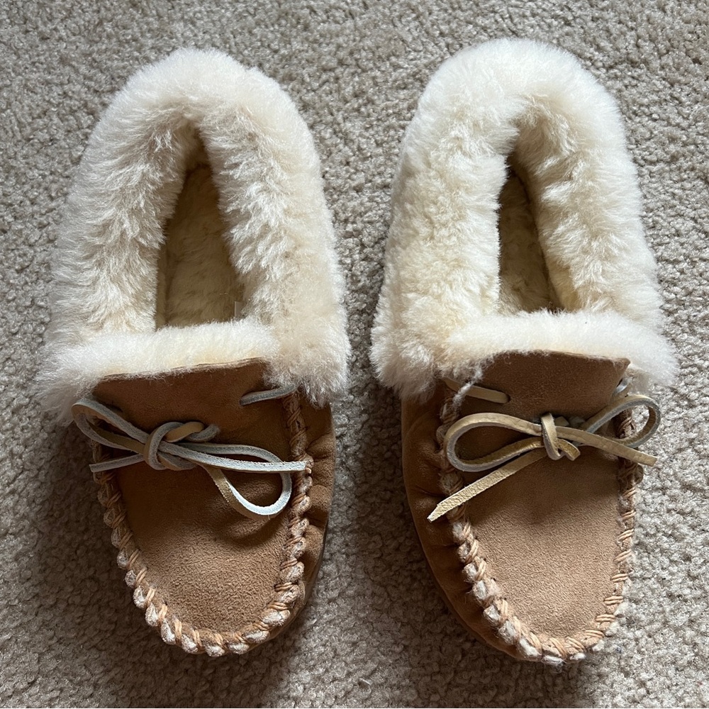 LL BEAN SHEEPSKIN WOMENS SLIPPERS